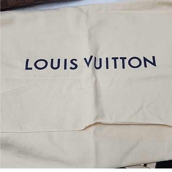 Louis Vuitton Neverfull GM Tote - Picture 13 of 17